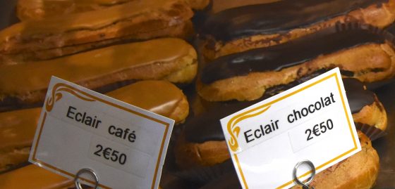 Chocolate and coffee eclairs in a bakery (boulangerie) window, illustrating wordplay in the French language. (Image © Meredith Mullins.)