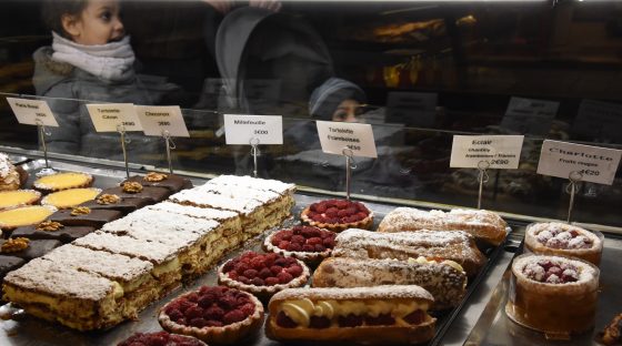Bakery (boulangerie) window in Paris France, illustrating the concept of eclairity, wordplay in the French language. (Image © Meredith Mullins.)