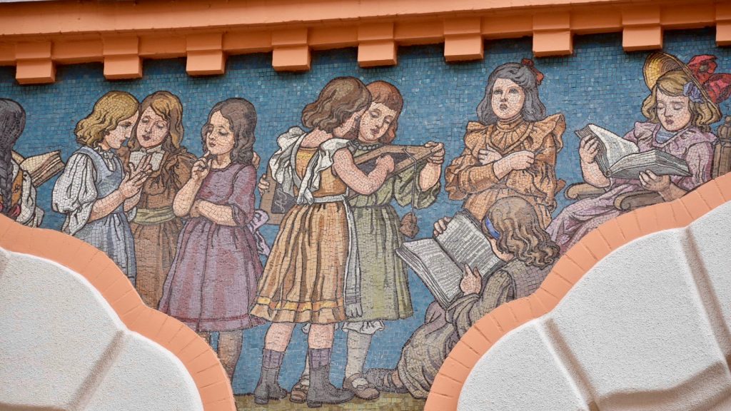 A mosaic on a primary school at 85 Dob utca, Budapest, Hungary inspires a travel tip: notice the details. Image © Joyce McGreevy