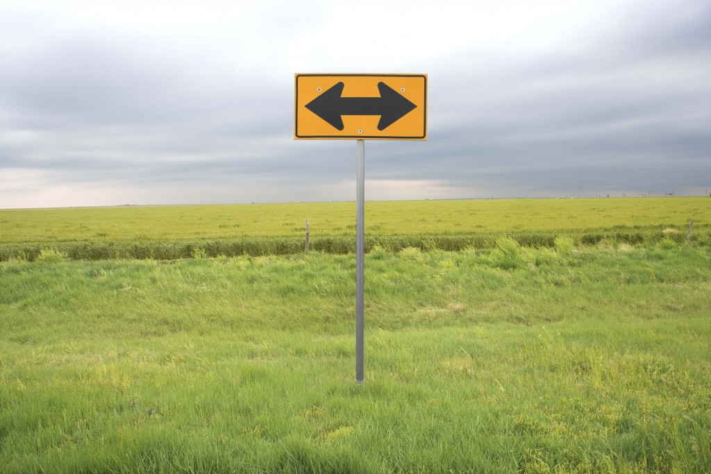 Road sign symbolizing making choices to live life to the fullest