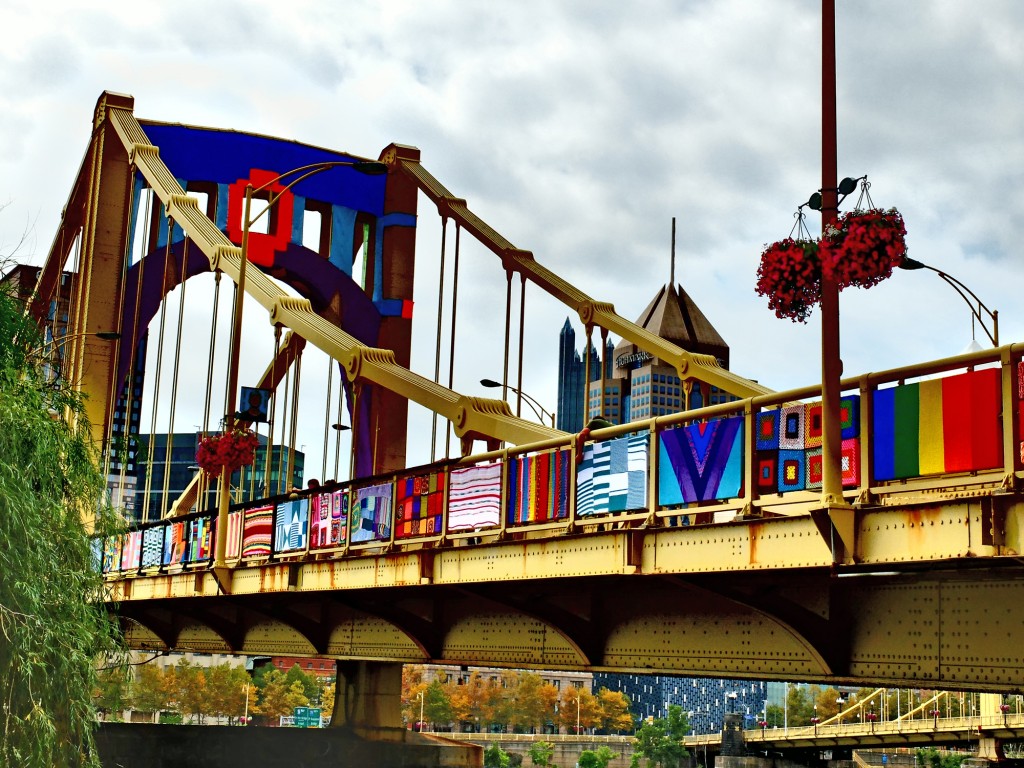 Yarn bombing turns the Andy Warhol Bridge, Pittsburg, into creative public art. Image © Knit the Bridge
