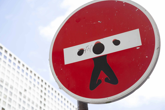 Guillotine on the No Entry sign, artistic expression by a street artist (Image © Sheila Clementson)