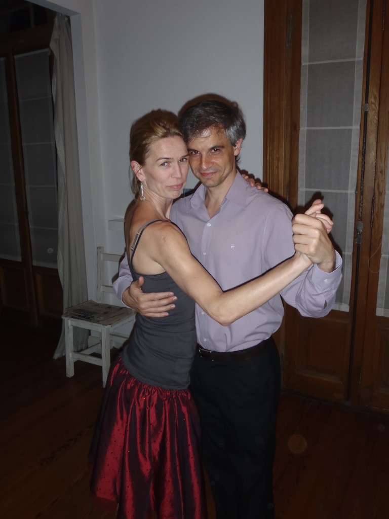 Man and woman dancing the Argentine tango. (Image © Alejandro Puerta)