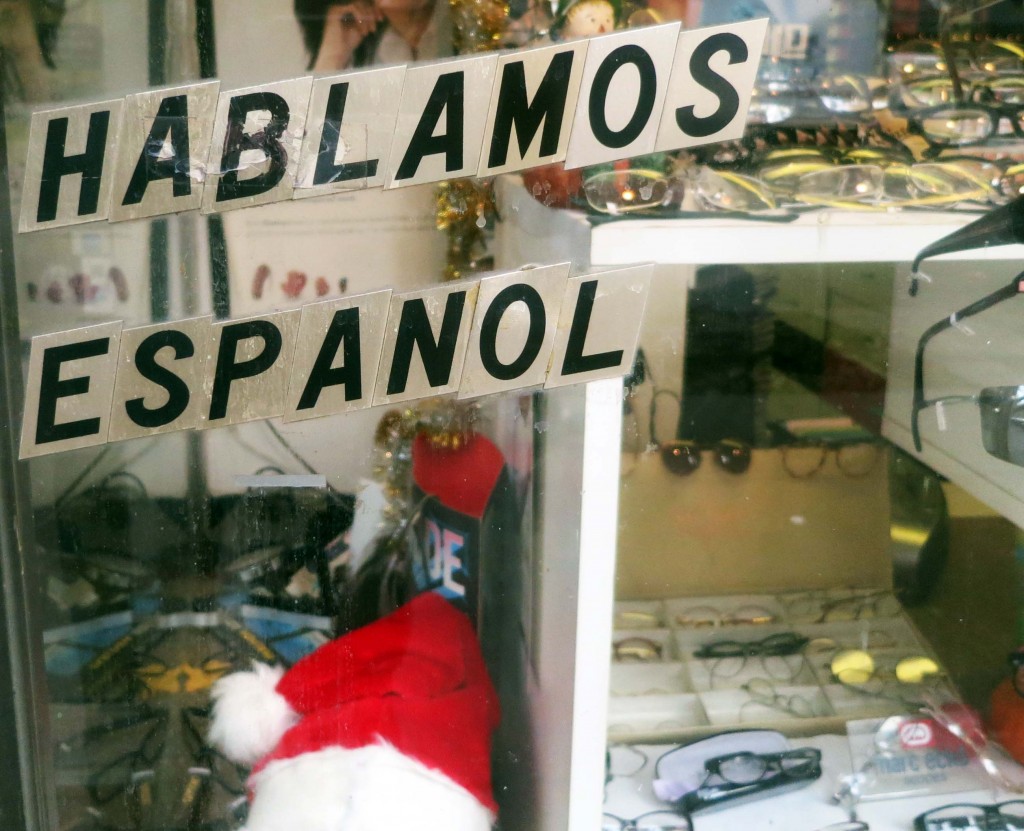 Sign in a New York City optician, showing that language learning opportunities and new life goals, are easy to find in the city. (Image © Bruce Goldstone)