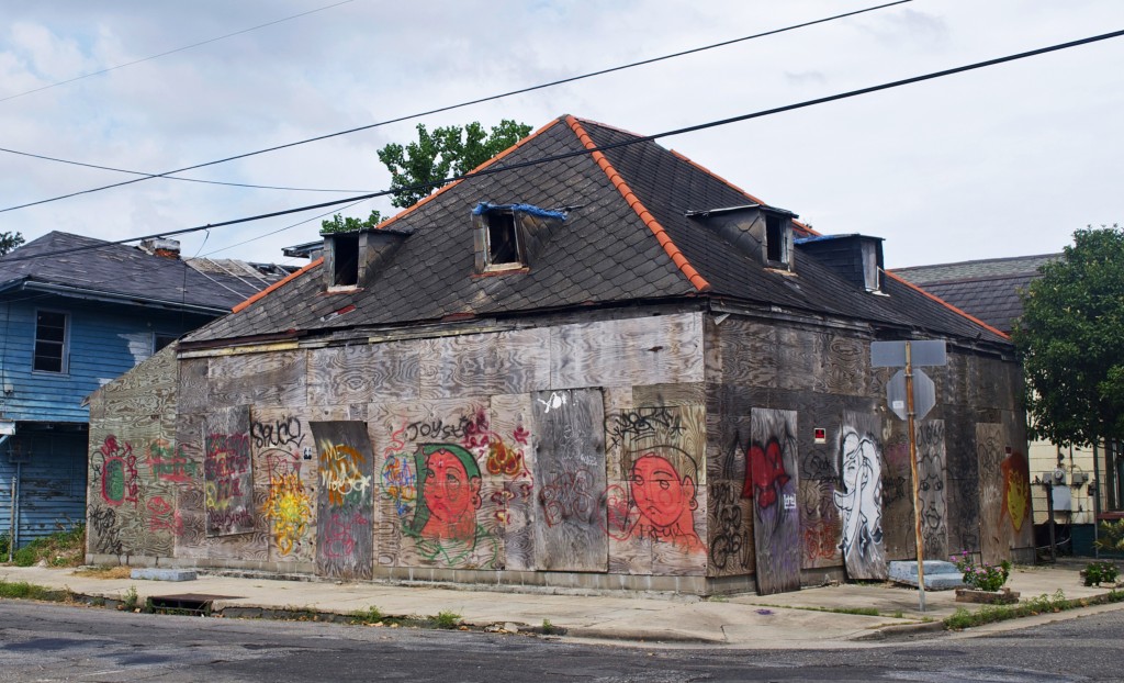 Abandoned house in Candy Chang's New Orleans neighborhood where the first "Before I Die" wall was set up. Image © Candy Chang.