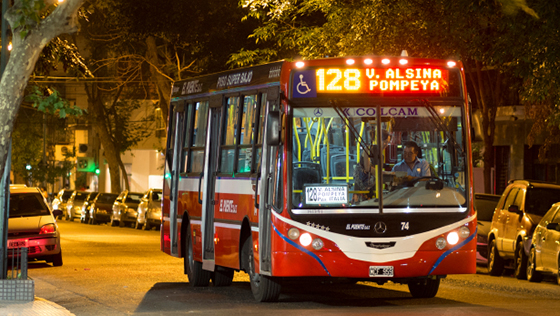 A digital font on a Buenos Aires bus may lack the design inspiration of vintage fonts, but is useful for helping you flag down the right bus. (Image © holgs / iStock)