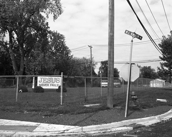 Corner with street signs in North Chicago, Illinois, artistic expression by Susan Berger on a photographic journey to capture images of America  (© Susan Berger)