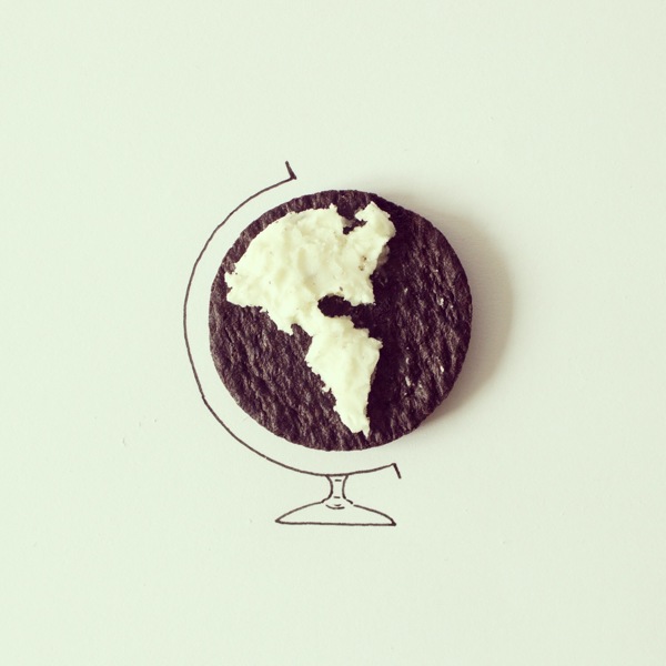 Drawing of globe stand with a cookie added for the globe and North and South America sculpted from the filling, all from the creative mind and imagination of Javier Pérez. (© Javier Pérez)