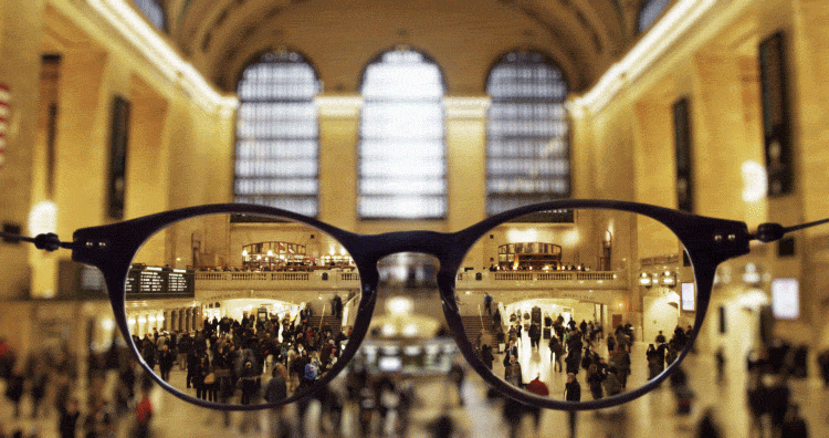 A cinemagraph of Grand Central Station commuters, showing the beauty of corrected and natural vision. (Image © Jamie Beck and Kevin Burg) 