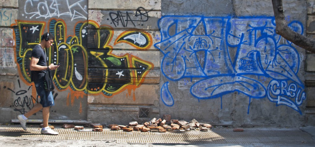 Mural in Buenos Aires, Argentina, illustrating how street art appreciation thrives on interactions with the public. (Image © Bruce Goldstone)