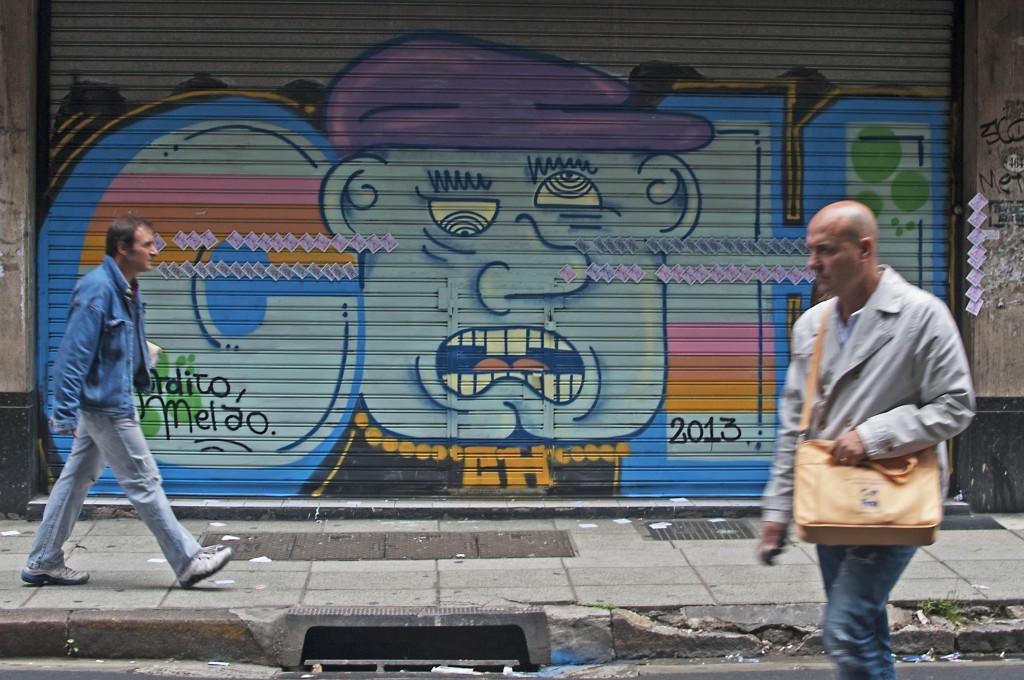 Mural in Buenos Aires, Argentina, illustrating how street art appreciation thrives on interactions with the public. (Image © Bruce Goldstone)