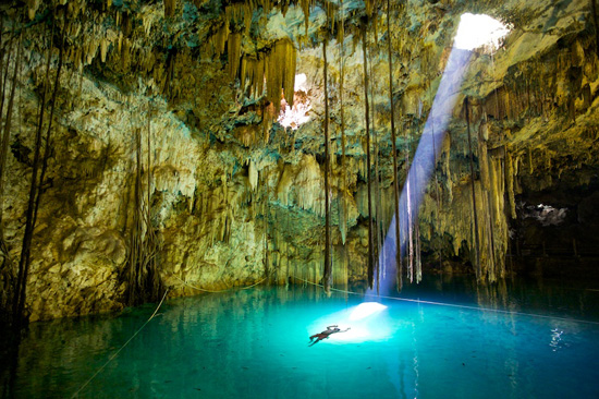 A natural well in the Yucatan, life lessons in the preciousness of water via photojournalism (Photo © John Stanmeyer)