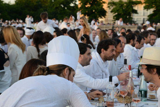 Chef at 2014 Dîner en Blanc table (Photo © Meredith Mullins)