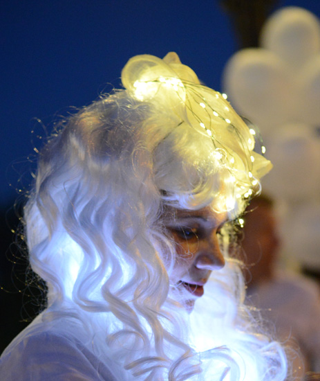 Woman with glowing white hair at the Dîner en Blanc (Photo © Meredith Mullins)