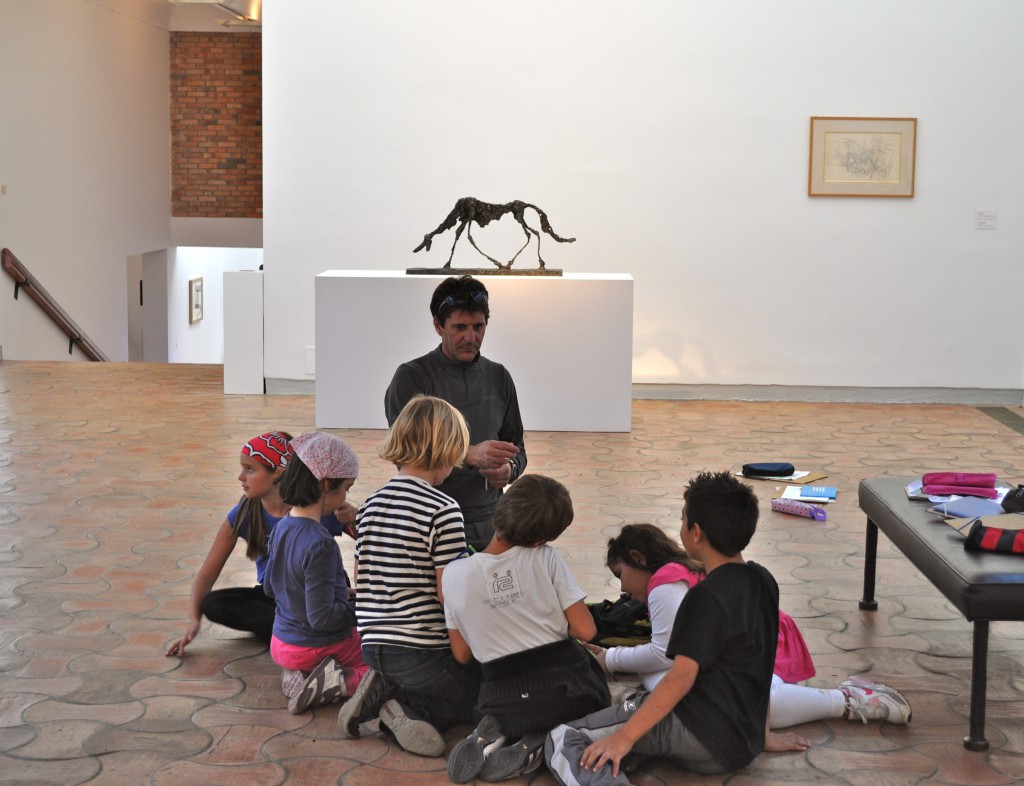School children studying the inspiring art of Alberto Giacometti as they use pipe cleaners to recreate his bronze sculpture of a skinny dog. (Image © Sheron Long)