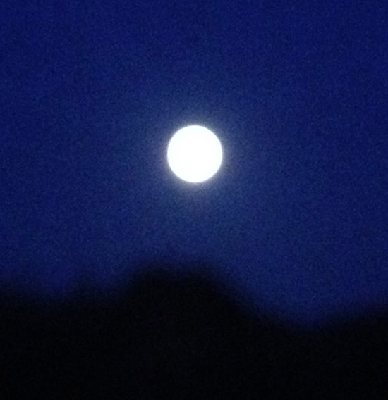 Supermoon over mountain, offering creative inspiration in 2014 (Photo © Kathryn Kemp-Griffin)