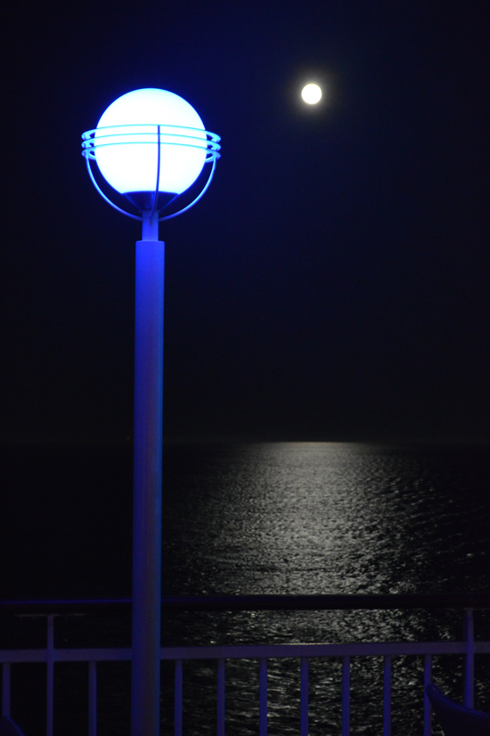 Supermoon off rear deck of a cruise ship, offering creative inspiration in 2014 (Photo © Lauren  Gezurian-Amlani)