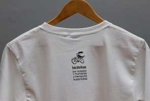 T-shirt created by Casa Bicitekas, a bike co-op that is part of the urban cyclist movement in Mexico City. (Image © Casa Bicitekas)