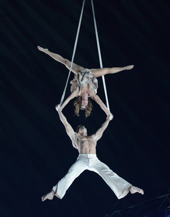 Travel pleasures by Duo Catalexi, circus performers from Canada showing aerial circus arts at the circus of tomorrow (Photo © Meredith Mullins) 