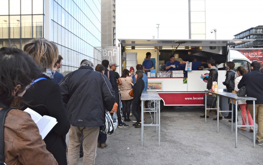 Food truck, le camion qui fume, showing the focus on food of French sayings. (Image © Meredith Mullins)