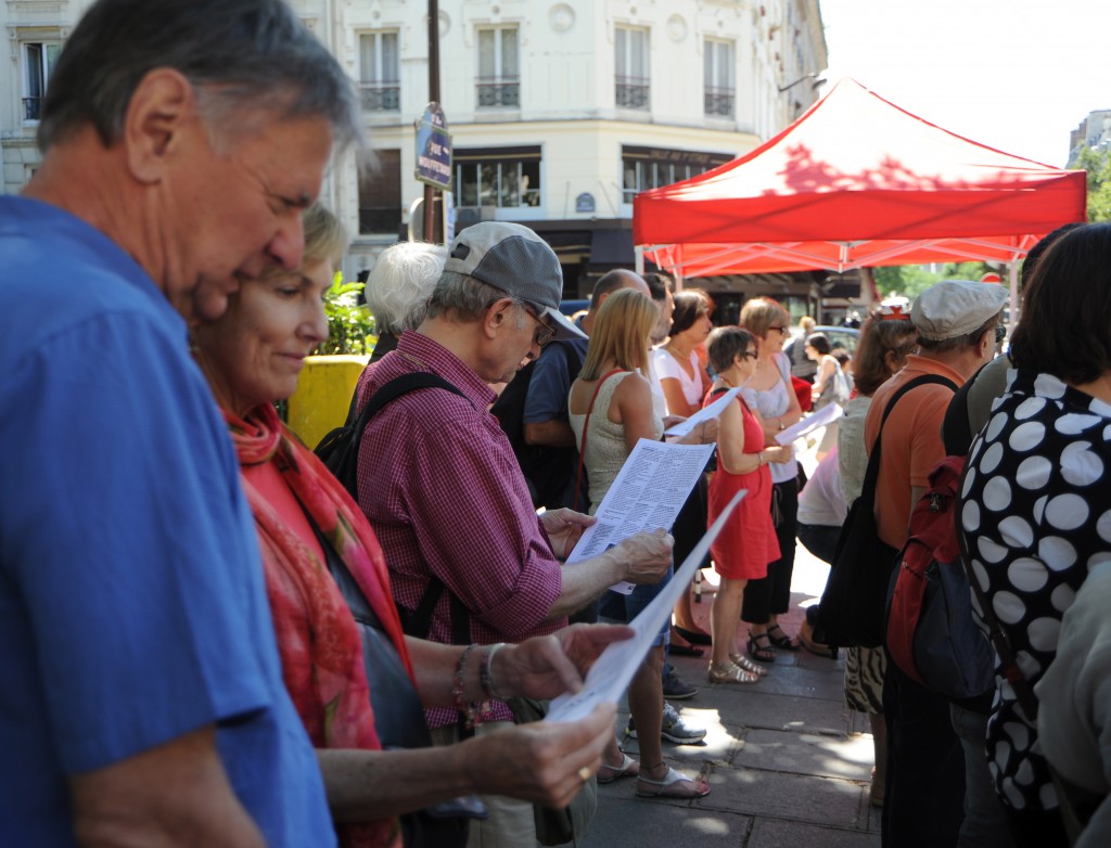 Singers at le petit bal on the rue Mouffetard , showing the universal language of music. (Image © Meredith Mullins)