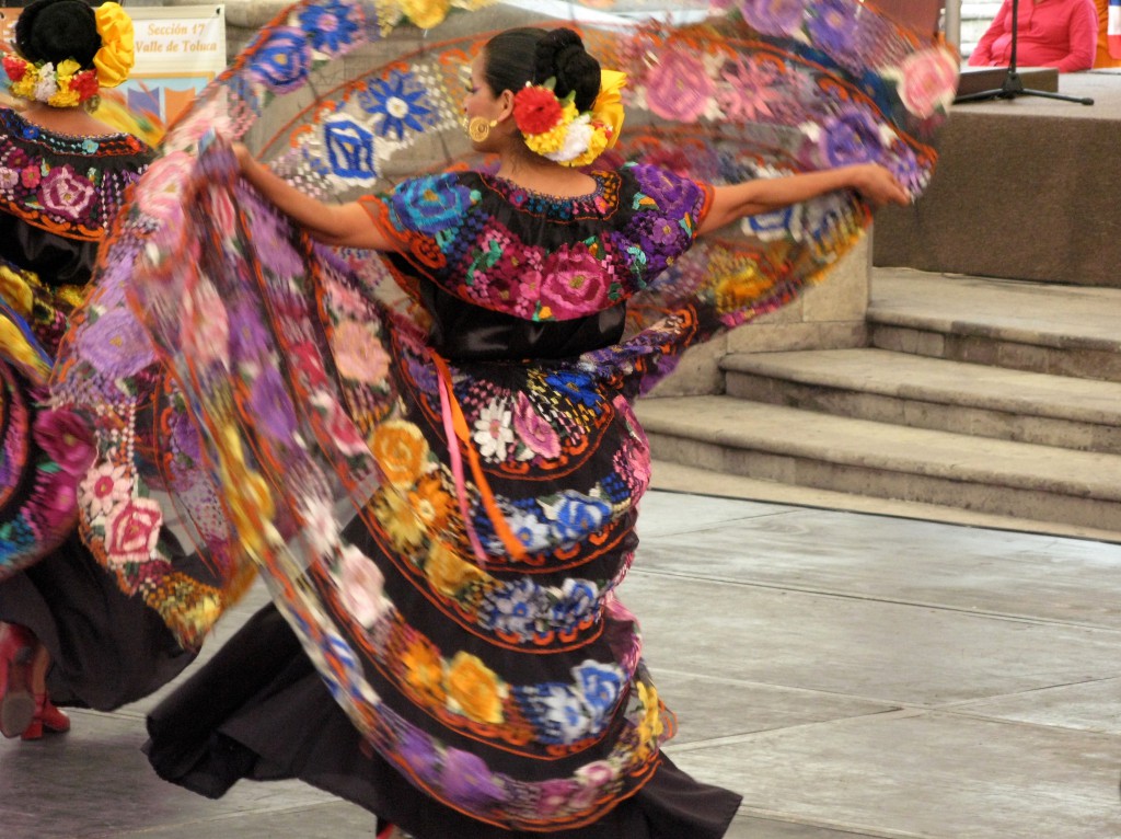 Female Mexican dancers in colorful costumes, showing one of many traditional Mexican dances that go across different cultures that make up Mexico. (Image © Eva Boynton)