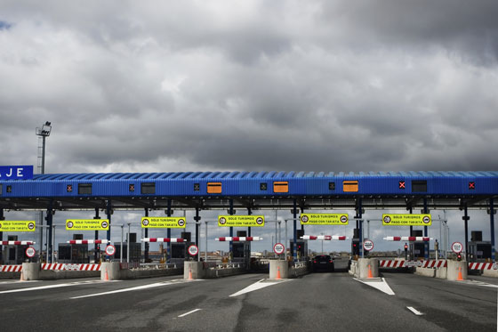 A toll road for cars with rain clouds above, illustrating the survival essentials for bikers engaged in adventure cycling along Mexican toll roads. (Image © iStock / aidaricci)