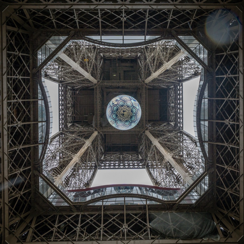 Upward view of Shepard Fairey Earth Crisis, an art work by one of the global citizens focused on climate change. (Image courtesy of Galerie Itinerrance.)