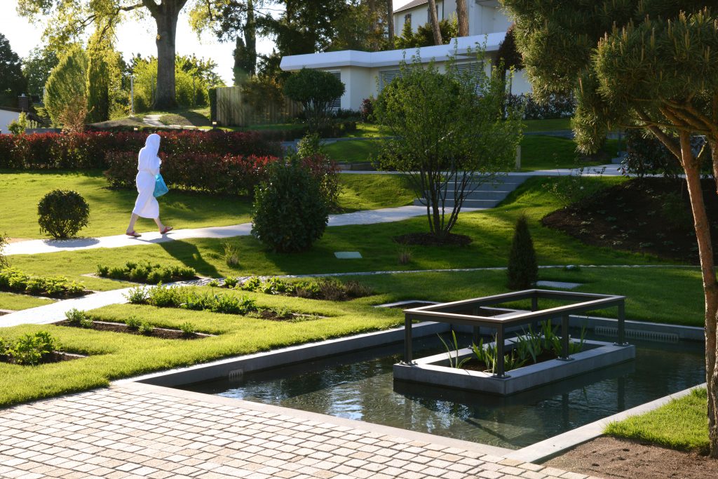 Robed figure walking at Buchinger-Wilhelmi, enjoying the fasting experience and the challenge to the cultural traditions of food. (Image © Meredith Mullins.)