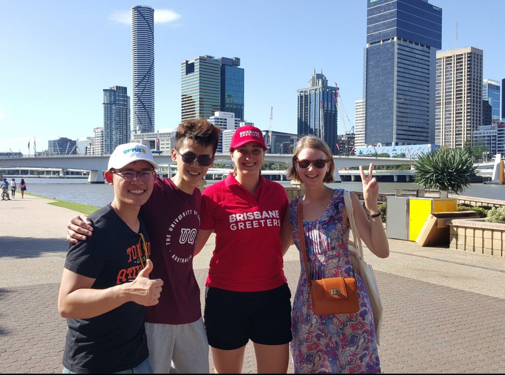 A volunteer greeter and visitors in Brisbane, Australia, reflect the art of solo travel at its most sociable. Image © Brisbane Marketing