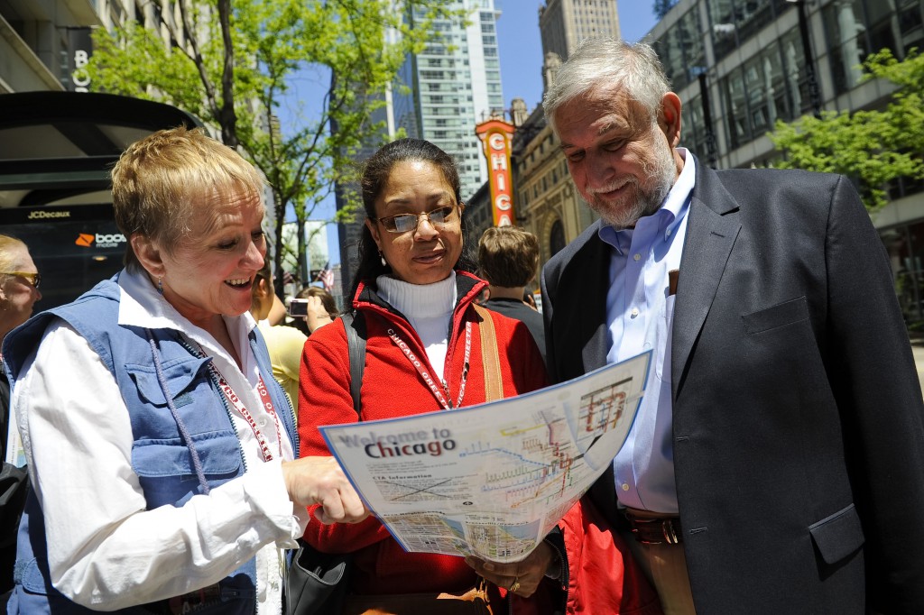 Volunteers for Chicago Greeter help a newcomer get oriented, a reflection of the art of solo travel hospitality. Image © Chicago Greeter