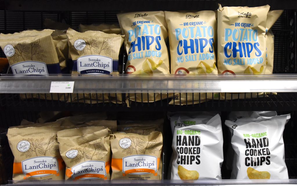Shelf of potato chips at the Paris food co-op La Louve, an experiment in blending different cultures. (Image © Meredith Mullins.)