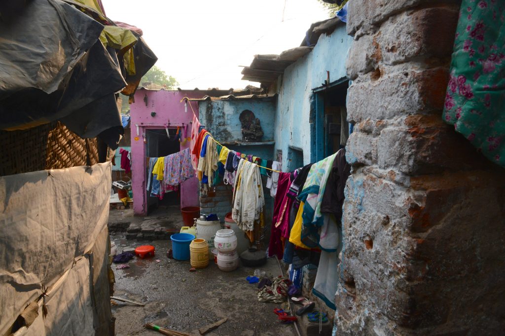 Colorful buildings and hanging wash in the Kathputli Colony of Delhi, showing cultural encounters in the slums of India. (Image © Meredith Mullins.)