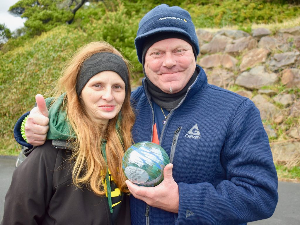 Amber Bliss and Todd Terrell celebrate finding a glass float at Lincoln City Finders Keepers, a cultural tradition of the Oregon coast. (Image © Joyce McGreevy)