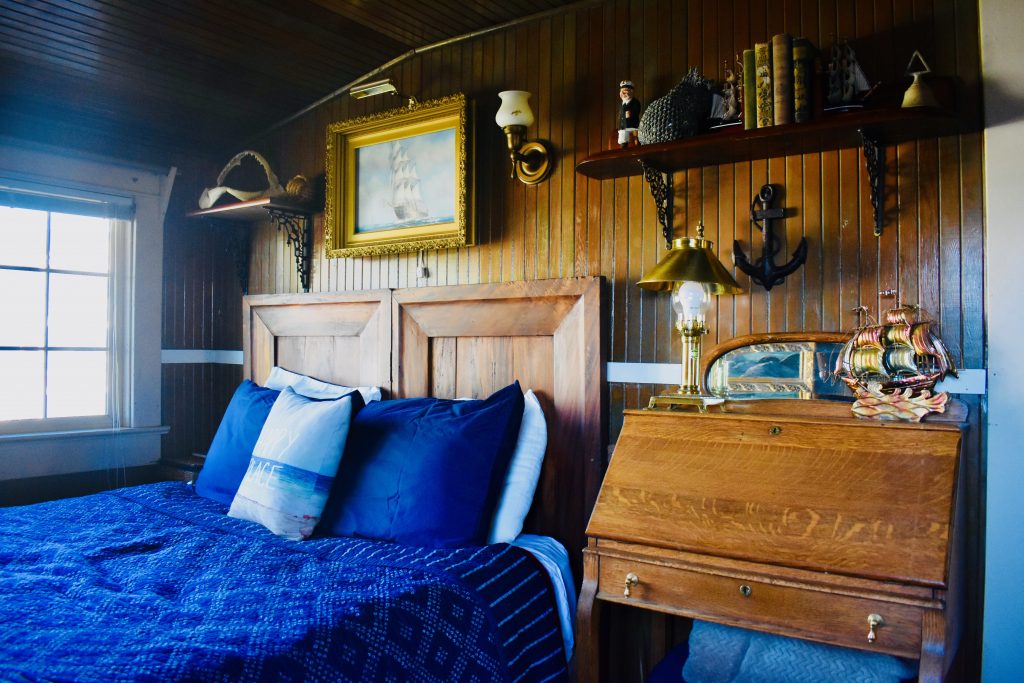 Captain OverKeel Cabin reflects vintage charm in Lincoln City, Oregon where beach-combing for glass floats is a cultural tradition. (Image © Joyce McGreevy)