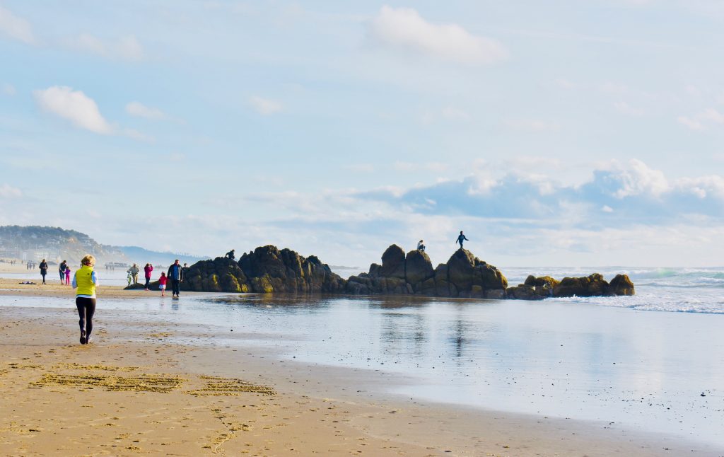 People enjoy the beach in Lincoln City where Finders Keepers is a cultural tradition of the Oregon coast. (Image © Joyce McGreevy)