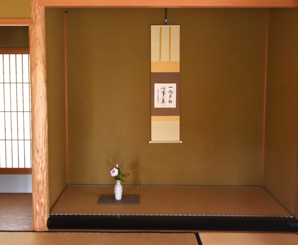 An alcove in a Japanese tea house, the setting for the Japanese tea ceremony that shows the cultural traditions of Japan. (Image © Meredith Mullins.)