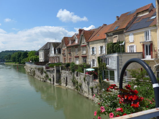 La Ferté sous Jouarre houses near the river Marne, a way to feed your wanderlust with Paris hidden treasures. (Image © Annabel Simms.)