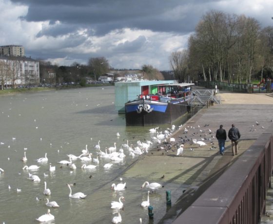 The towpath at Lagny sur Marne, a place to feed your wanderlust close to home with Paris hidden treasures. (Image © Annabel Simms.)