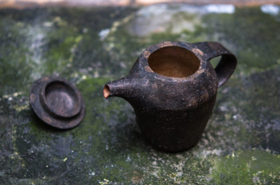 Japanese tea pot showing the cultural traditions of Japan and wabi sabi, to help make simple New Year's resolutions. (Image © RobertLi_SHA/iStock.)