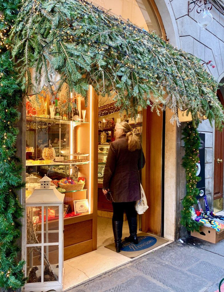 Pasticceria Nencioni in Florence, Italycelebrates the festive Italian cultural traditions of the winter holidays. (Image © Joyce McGreevy)