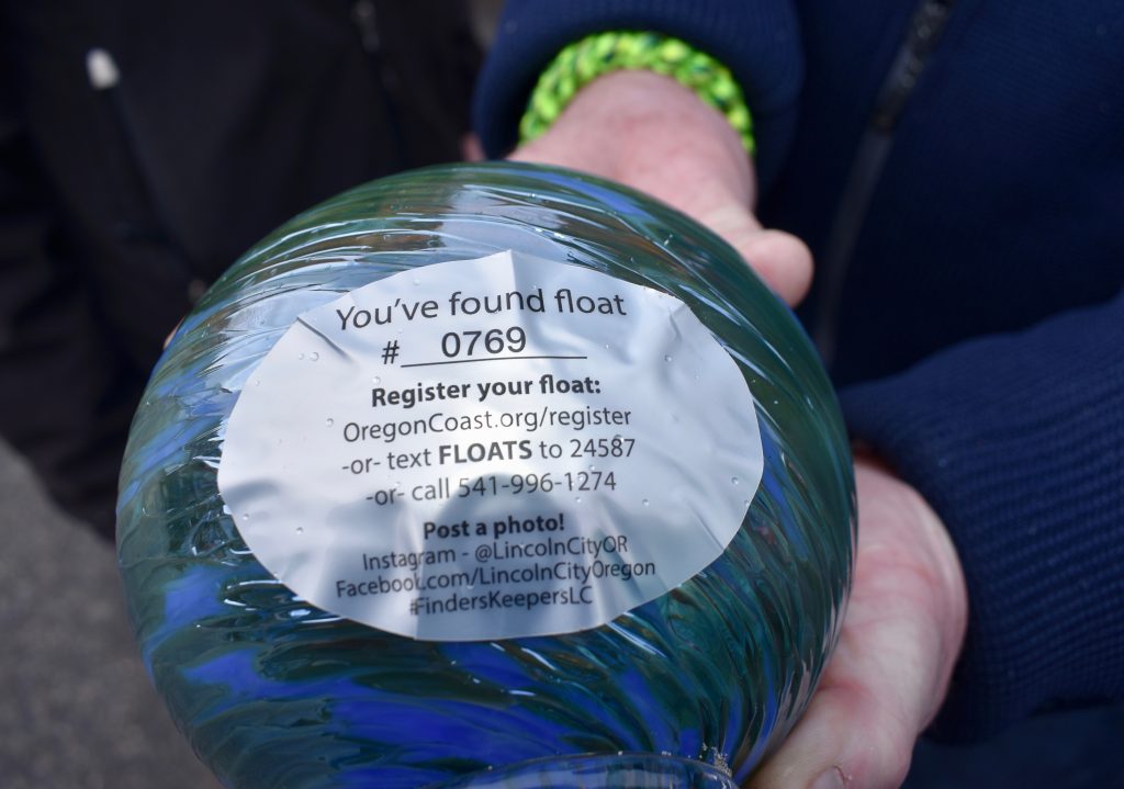 A Finders Keepers glass float in Lincoln City reflects a cultural tradition of the Oregon coast. (Image © Joyce McGreevy)