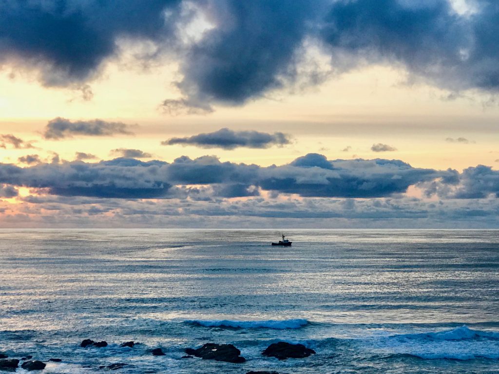 An ocean view from Lincoln City inspires seekers of glass floats at Finders Keepers, a cultural tradition of the Oregon coast. (Image © Carolyn McGreevy)