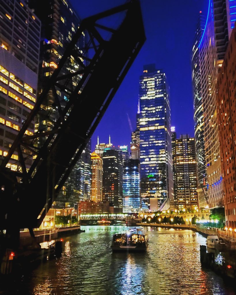 Chicago at night features surprising little details of America’s best big city, prompting the travel tip “slow down and focus.” (Image © by Jennifer Kleiman) 