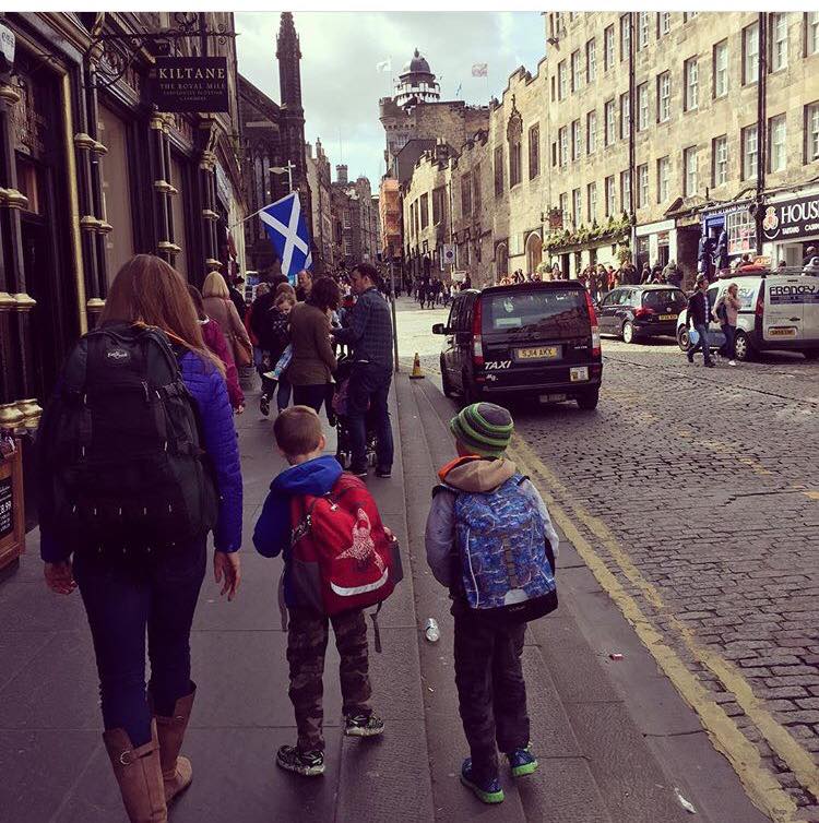 Digital nomads, Maria Surma Manka (Workation Woman) and sons August and Baron walk along Rose Street, Edinburgh during a family workation. (Image © Maria Surma Manka)