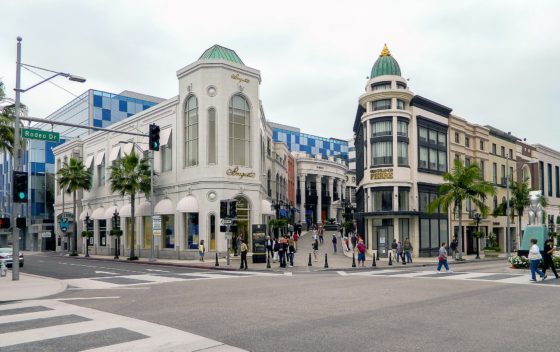 Rodeo Drive in Beverly Hills, California, a sister city to Cannes, France, showing the importance of cultural encounters and cultural exchange between sister cities and twin towns around the world. (Image via Pixabay.)