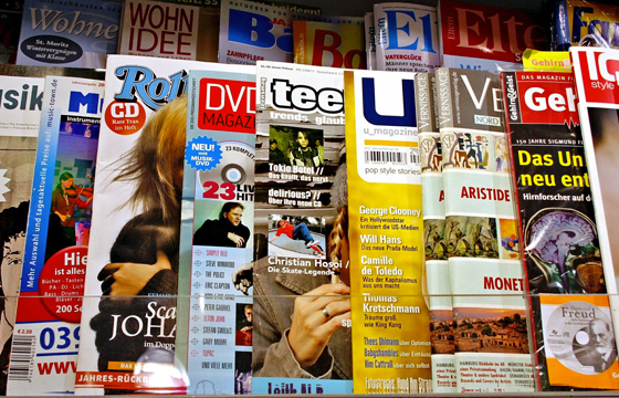 Close-up of covers in a collection of German magazines to illustrate the benefits of a bilingual brain (Image © Michael Zimmerman/Pixabay)